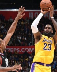 詹姆斯末节5三分演21分逆转 关键球数据历史封王！