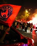 队报：巴黎夺冠后一名17岁的年轻人被刺身亡，不确定其是不是球迷